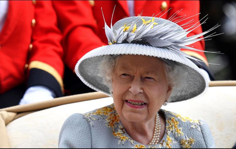 La reina Isabel II, recién recuperada de COVID-19, con sus 95 años, y que según los funcionarios reales mantiene un buen estado de salud. EFE/ARCHIVO