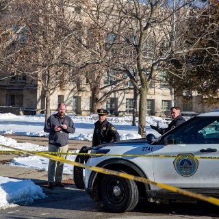 Iowa: Tiroteo frente a secundaria deja un muerto y dos heridos