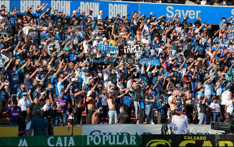 La porra del Querétaro protagonizó uno de los hechos violentos más lamentables en la historia del futbol mexicano. IMAGO7