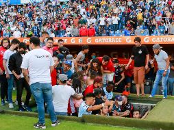 Aficionados del Atlas que no se vieron involucrados en los actos violentos no encontraban dónde resguardarse. IMAGO7