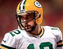 Aaron Rodgers y los Green Bay Packers firmaron un contrato por cuatro años y 200 millones de dólares. AFP / ARCHIVO