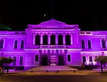 El Museo de las Artes se ilumina de morado. ESPECIAL/FOTOTECA MUSA.