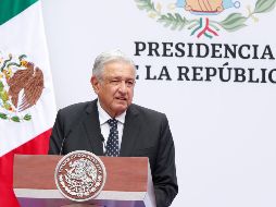 AMLO destacó que los programas sociales atienden a hombres y mujeres para alcanzar una sociedad más justa. EFE / M. Guzmán