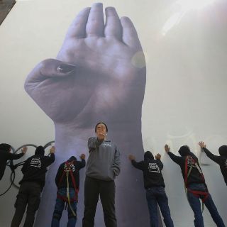 “Señales de auxilio” y “Redes de apoyo” se exhiben en la Rambla Cataluña