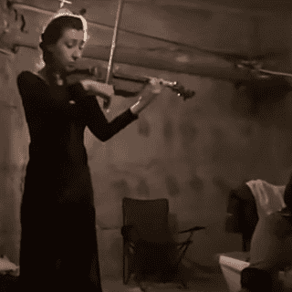 Rusia vs Ucrania: Violinista ucraniana da esperanza en medio de la guerra
