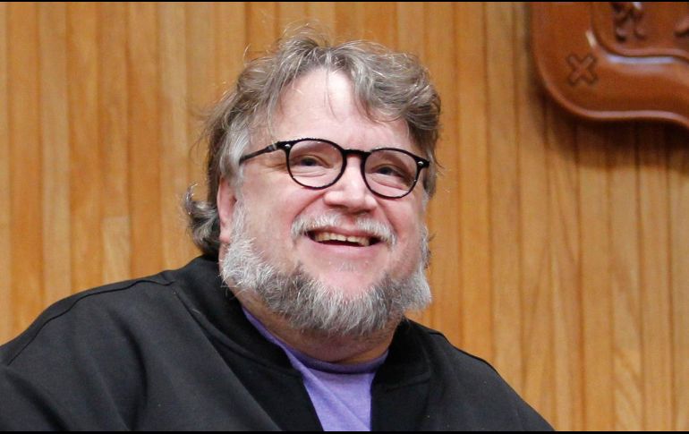 Acompañado por el también mexicano Gael García Bernal, Guillermo del Toro cantó fragmentos del popular tema de José Alfredo Jiménez. EL INFORMADOR / ARCHIVO
