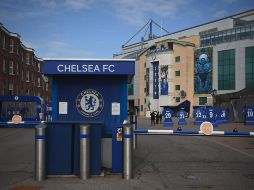Varios consorcios estadounidenses, dueños de equipos de la NFL, un multimillonario turco, un consorcio saudí y un promotor inmobiliario británico quedan ahora a la espera de que el gobierno dé un permiso especial para comprar al Chelsea.  EFE / N. Hall