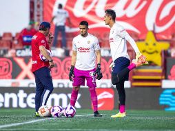 Una de las decisiones que ya habría tomado el cuerpo técnico de las Chivas para el duelo ante los azulcremas, será el quién estará bajo los tres palos. IMAGO7