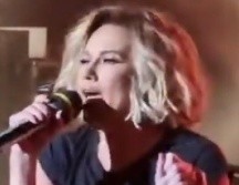 La cantante sufrió una bochornosa caída durante un concierto que realizaron junto a Pandora, en el Auditorio Nacional. ESPECIAL