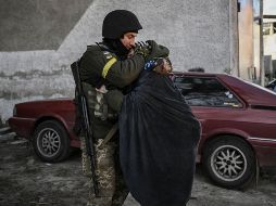 Los tanques rusos tienen rodeadas las ciudades más importantes de Ucrania. AFP/A. Messinis