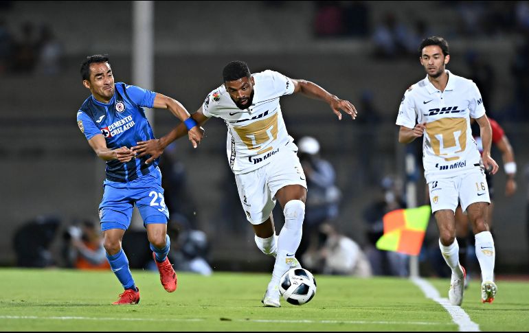 El encuentro Cruz Azul vs Pumas podrá ser visto en televisión abierta y restringida. IMAGO7