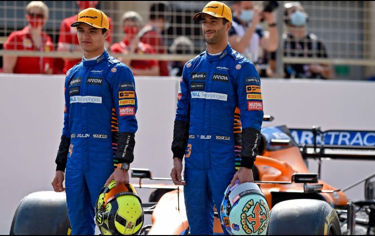 Daniel Ricciardo (D), con ocho victorias y 31 podios a lo largo de su carrera en la F1, será aislado de acuerdo con las regulaciones locales, informó la escudería en un comunicado. AFP / ARCHIVO
