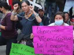 Los migrantes denunciaron que a pesar de haber recibido el documento migratorio cuando intentaron viajar hacia el norte de México, fueron detenidos. EFE / J. Blanco