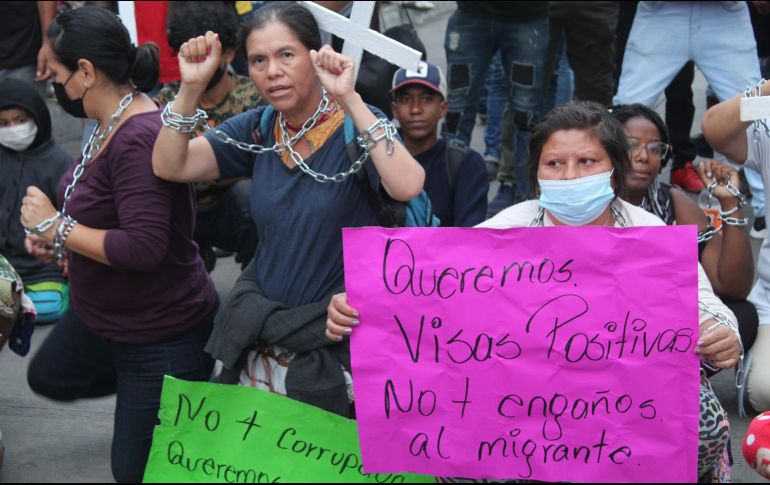 Los migrantes denunciaron que a pesar de haber recibido el documento migratorio cuando intentaron viajar hacia el norte de México, fueron detenidos. EFE / J. Blanco