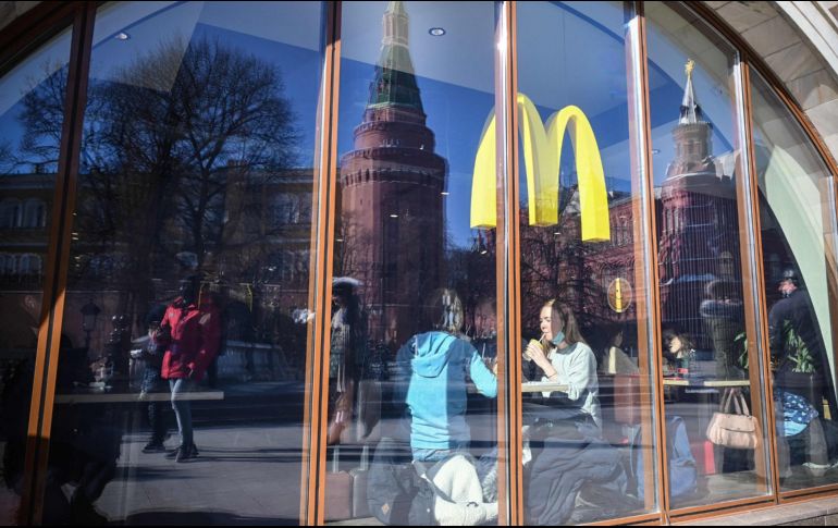 McDonald's anunció el pasado martes que cerraría temporalmente sus tiendas en Rusia. AFP