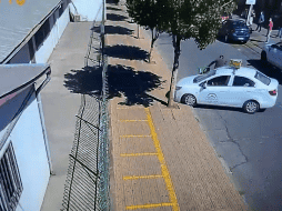 Una joven chilena no pudo obtener su licencia de conducir por obvias razones. TWITTER: @MoralesAmaya