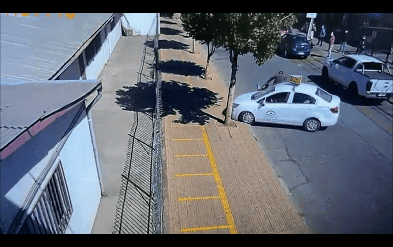 Una joven chilena no pudo obtener su licencia de conducir por obvias razones. TWITTER: @MoralesAmaya