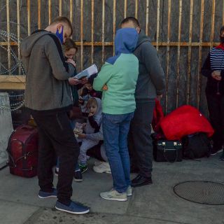 Familias rusas y ucranianas piden asilo a EU desde Tijuana