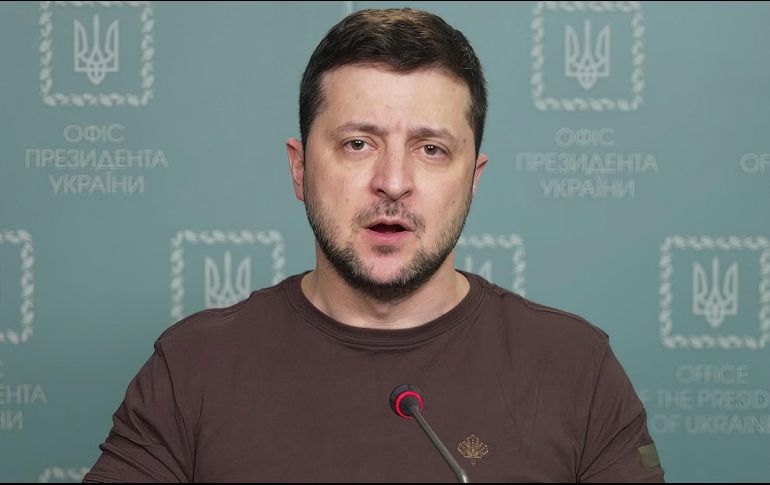 El presidente de Ucrania Volodymyr Zelenskyy arremete contra tácticas rusas y les compara con terroristas. AP