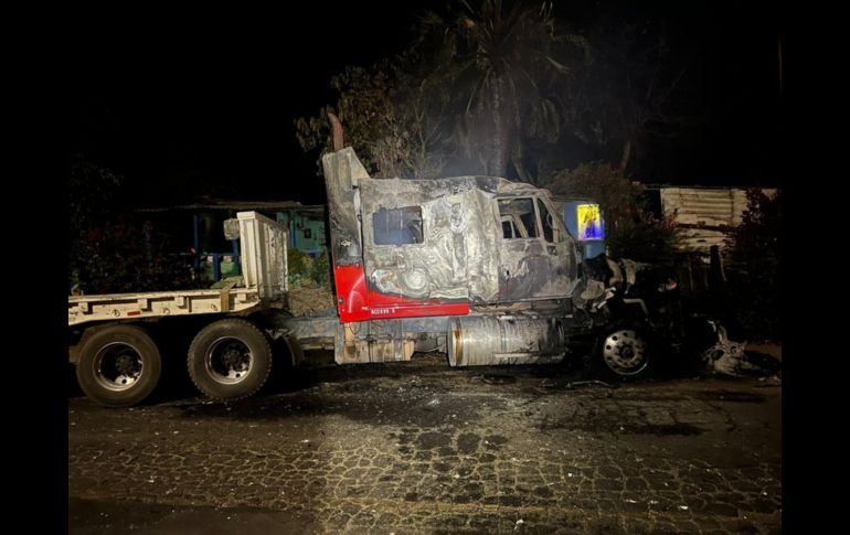 Esta semana fueron incendiados dos vehículos de carga en Tamazula de Gordiano, Jalisco. ESPECIAL