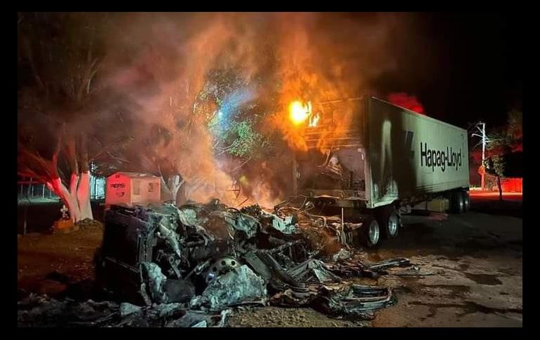 Dos vehículos de carga fueron incendiados intencionalmente esta semana en Tamazula y hay un fuerte operativo de seguridad en la zona. ESPECIAL
