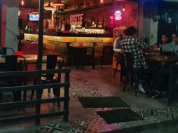 Una hora antes del partido aún estaban poco concurridos los bares y restaurantes de Avenida Chapultepec. EL INFORMADOR / M. NAVARRO