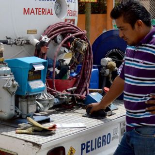 Bañarse con agua caliente es un lujo en Guadalajara: Cuesta mil pesos surtir el gas