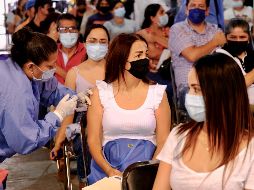 Los mayores de 18 años ya pueden acudir por su vacuna anti COVID de refuerzo.  ESPECIAL