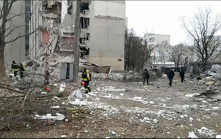 Ataque. La mayoría de los misiles “fueron derribados porque el sistema de defensa antiaérea funcionó”, indicó el gobernador de Leópolis, Maksym Kozytskyi, el saldo fue de al menos 35 muertos y 134 heridos. AFP