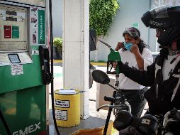 Sheffield explica que al corte del 10 de marzo, el precio internacional del barril de petróleo fue de 102 dólares con 49 centavos, con lo que empieza una baja, en comparación con la semana previa, 