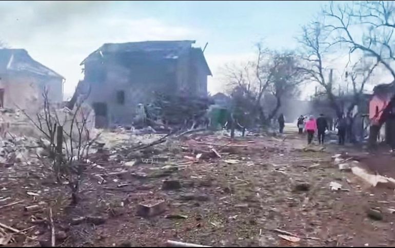 Las secuelas de un bombardeo ruso en un área residencial en Mariúpol. Reuters/Fuerzas Armadas de Ucrania
