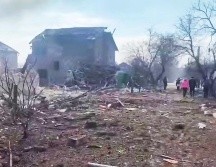 Las secuelas de un bombardeo ruso en un área residencial en Mariúpol. Reuters/Fuerzas Armadas de Ucrania