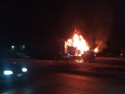 Aunque ayer hubo bloqueos a la circulación por vehículos de carga incendiados em Colima, las autoridades no han informado detalles. ESPECIAL