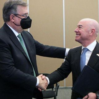 AMLO: Marcelo Ebrard evita hablar de carta al Parlamento Europeo