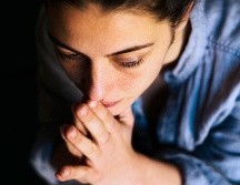 Desde la frustración laboral a la responsabilidad excesiva por problemas globales: son muchas las razones que influyen en el bienestar emocional y mental de los jóvenes. GETTY IMAGES