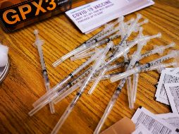 Una cuarta vacuna agregaría una dosis al esquema que hoy en día consiste en una serie primaria de dos inyecciones, seguida por un refuerzo que se aplica meses más tarde. AP / ARCHIVO