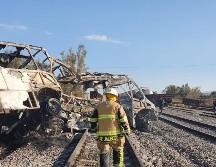 El choque ocurrió entre un camión de transporte de personal y el tren de carga, en Zapotlán el Grande. ESPECIAL