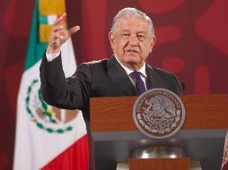 AMLO señala que se vendieron más de 200 mil libros. SUN / G. Espinosa