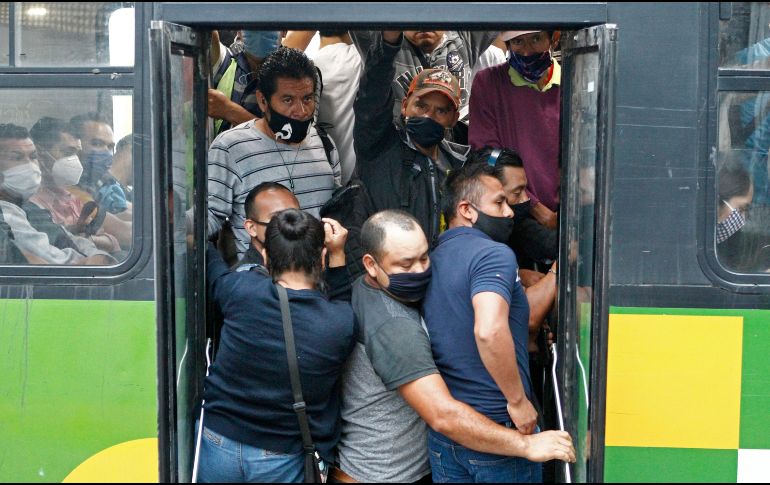 El uso de cubrebocas en espacios abiertos y cerrados continuará 