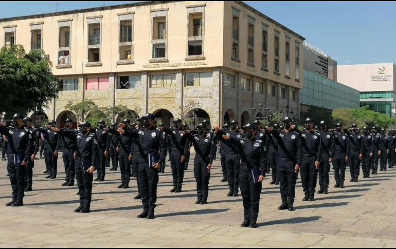 Pablo Lemus tomó la protesta de ley a los elementos de la Generación 116 de la Academia de Formación Policial. ESPECIAL /