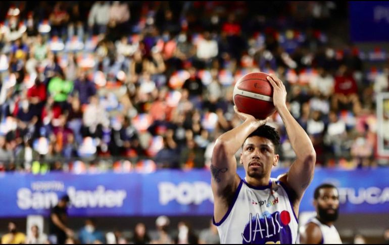 El jugador de 1.98 metros de estatura se ganó el cariño de la afición tapatía. TWITTER/@AstrosJalisco