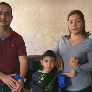 Negligencia médica genera parálisis a niño de tres años