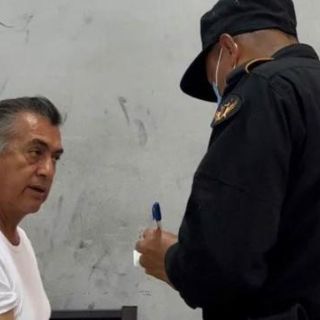 Vinculan a proceso a "El Bronco"