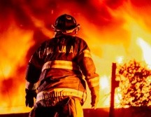 Bomberos de toda la Zona Metropolitana trabajaron para controlar el fuego. EL INFORMADOR/G. Gallo