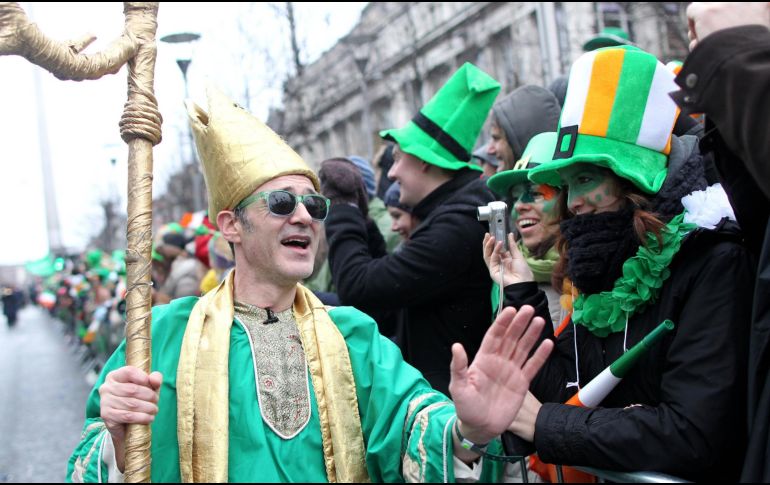 Las calles de Irlanda se vestirán de verde por cuatro días seguidos, después de que la tradicional fiesta se pusiera en pausa por restricciones de COVID-19. AFP/ARCHIVO