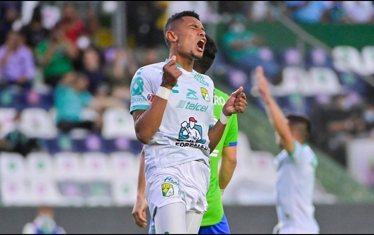 William Tesillo. El defensa colombiano no pudo evitar que el arco de los Esmeraldas fuera nuevamente vulnerado. IMAGO7/S. Laureano