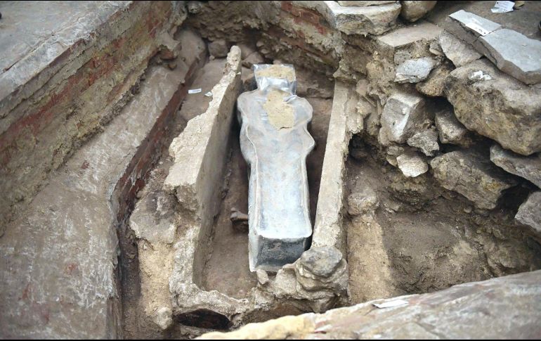 Entre las sepulturas destaca un sarcófago antropomorfo realizado íntegramente en plomo, que podría remontarse al siglo XIV, y que por sus características y localización debía de albergar los restos de un alto dignatario. AFP/J. De Rosa