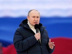 Putin, que alaba el heroísmo de los soldados rusos durante la campaña militar, hace estas declaraciones durante un multitudinario acto patriótico en el estadio olímpico Luzhnikí de Moscú. EFE / A. Vilf