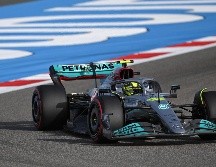 Lewis Hamilton, en búsqueda del récord de su octava corona mundial, respondió con un silencio teatral antes de decir alguna palabra. AFP / O. Kose