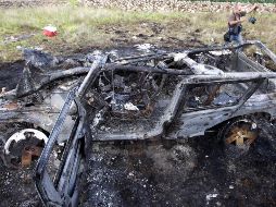 Conductores de otras unidades bajaron a prestarles auxilio y trasladaron al varón gravemente lesionado por quemaduras, el cual falleció en un hospital. NTX / ARCHIVO
